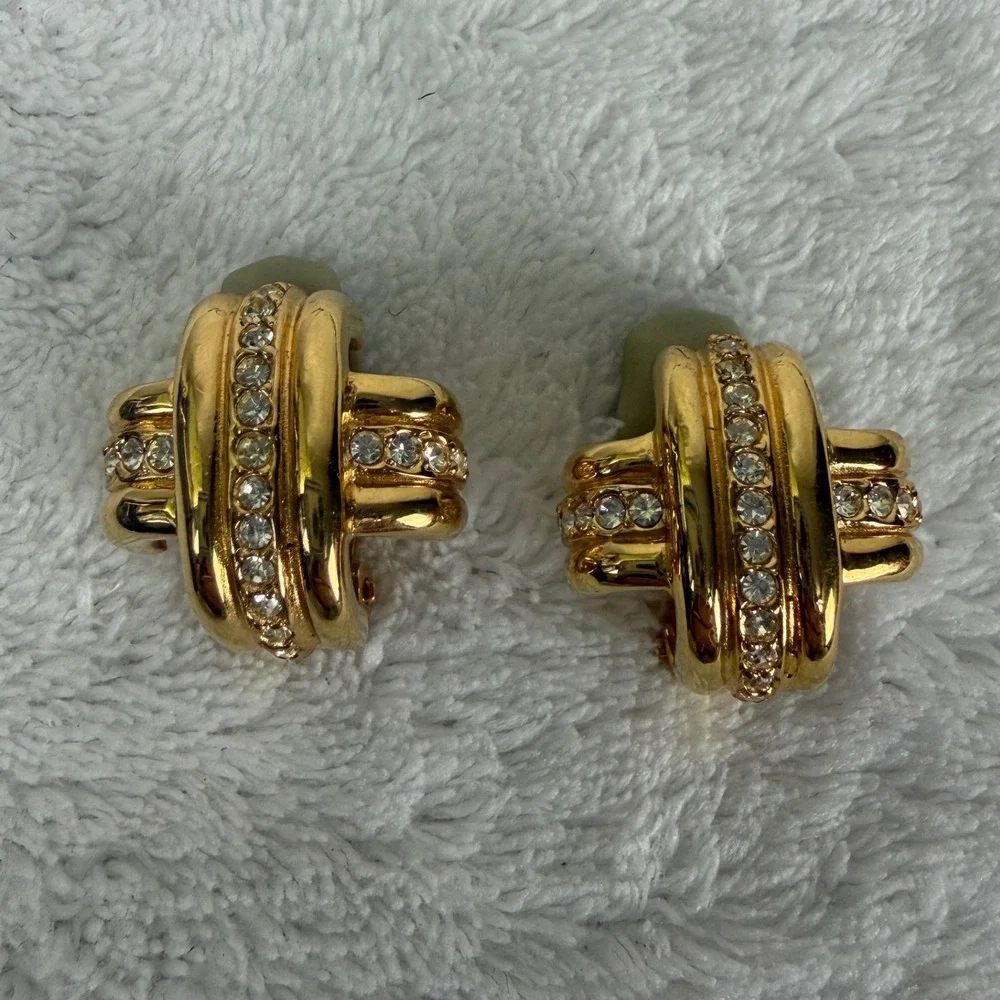 Ciner Vintage Gold Tone Rhinestone Ribbed Cross Clip On Earrings Statement